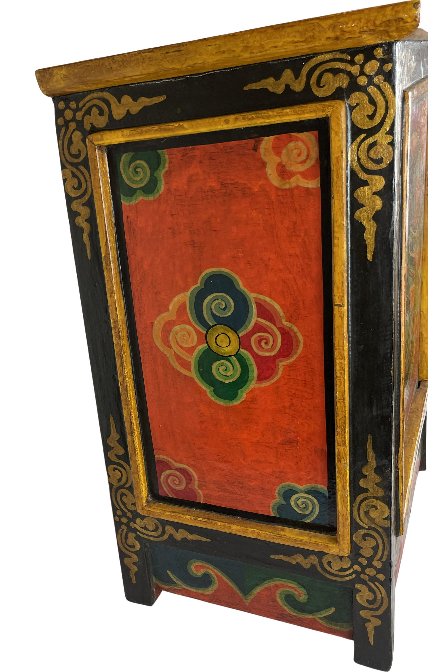 Skab i træ med drage