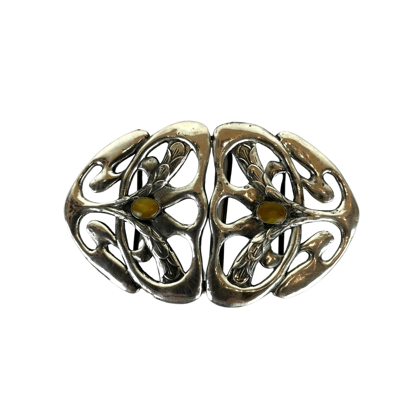 Sølvspænde med rav